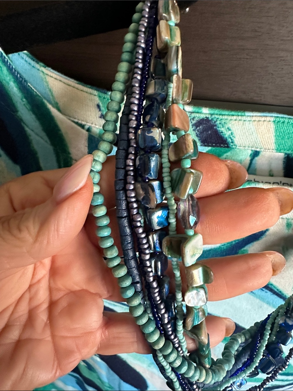 Chico's Blue & Teal Printed Short Sleeve Top w/ Matching Beaded Necklace, sz XL - Picture 3 of 5
